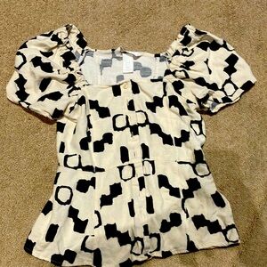 H & M black white modern print blouse size xxs